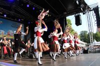 Neustadt feiert das 30. europäische folklore festival.