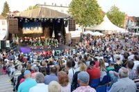 Neustadt feiert das 30. europäische folklore festival.