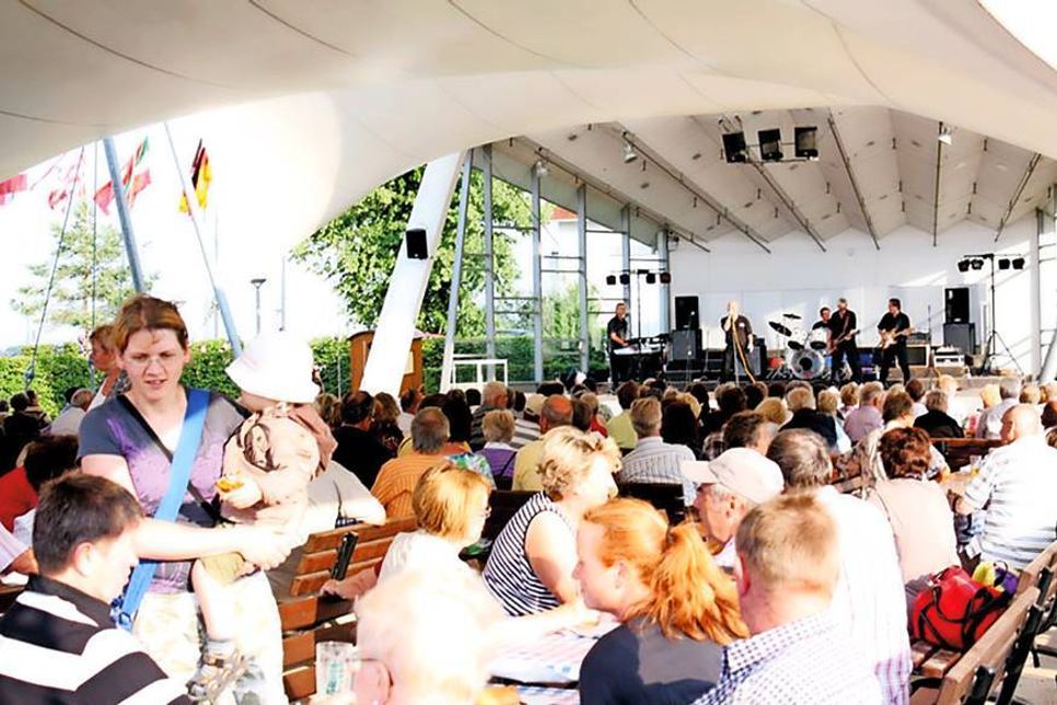 Am 16. Juli veranstaltet der Lions Club Travemünde wieder das traditionelle Sommerfest mit Flohmarkt im Brügmanngarten. (Foto: Lions Club)