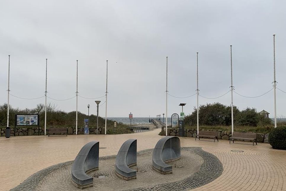 Noch sieht es auf dem Seebrückenvorplatz etwas trostlos aus. Das soll sich zum ersten Advent ändern.