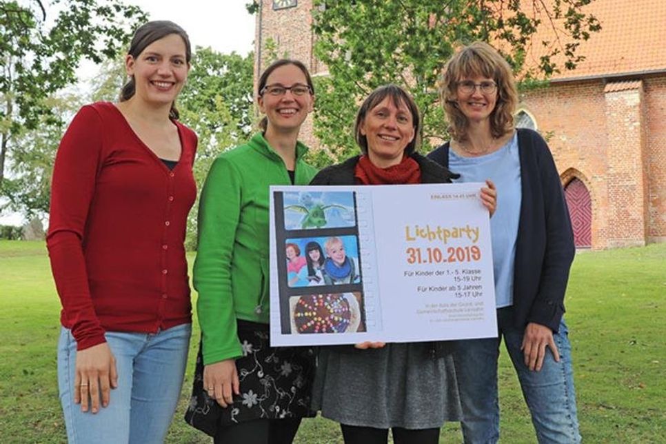 Von links nach rechts: Anne Hillmann, Ulrike Rasch (Jugenddiakonin), Petra Sander, Caren Kieb.