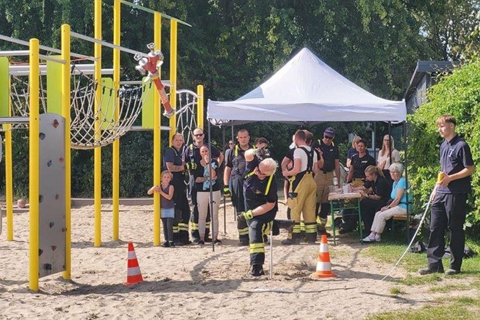 Ebenfalls eine originelle Herausforderung: Standrohrweitwurf.