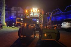 Der Feuerwehrleitstelle wurde ein Zimmerbrand mit Menschenleben in Gefahr in einem Mehrfamilienhaus in Scharbeutz gemeldet.