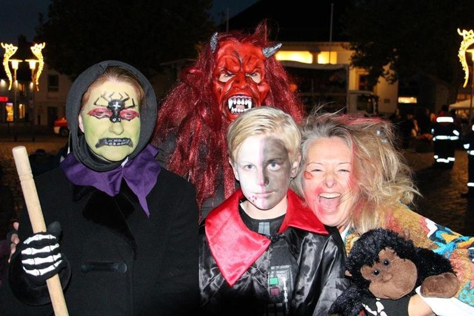 Partyspaß mit Gruselfaktor: Viele Besucher hatten sich in fantasievolle Kostüme geschmissen.