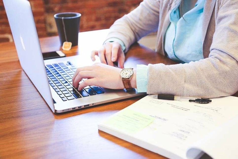 Ob Laptop, Notizbuch oder andere Materialien für das Studium: vieles kann steuerlich geltend gemacht werden.