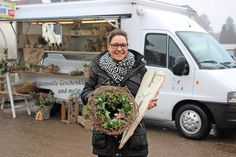 Angélique Langbehn bringt den Frühling mobil zu ihren Kunden.