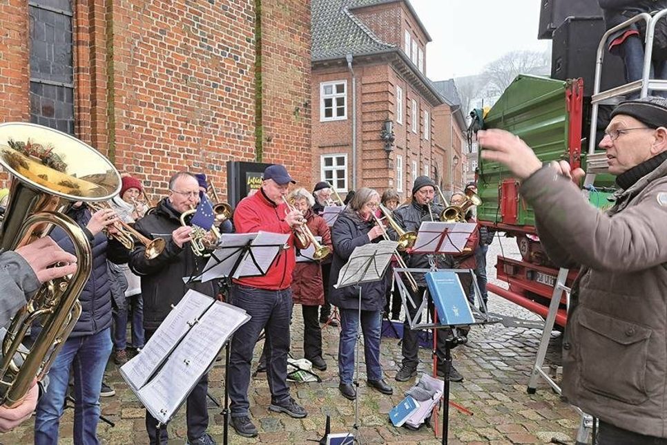 Auch der kirchliche Posaunenchor musizierte gegen rechts.