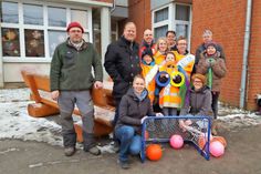 Solvej Höft, Beate Hagen, Holger Gertner, Holzhof, Torben Osterrode, Rewe, Alexander Hahn, Förderverein, Robert Jaensch, Offene Ganztagsschule Lensahn, Schulleiter Bernd Ziemens sowie helfende Schüler der Grund- und Gemeinschaftsschule Lensahn.