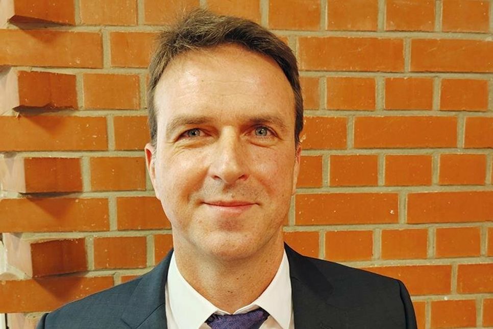 Das ist der neue Schulleiter: Oberstudiendirektor Wolfram Henkies ist 53 Jahre alt, Vater von vier erwachsensen Kindern, und lebt mit seiner Frau in Ratekau.