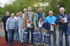 TSV Neustadt 1. Vorsitzender Jörg Henkel, die HSG-Verantwortlichen Heiko Haase, Mike Enke und Jens Hamann, TSV Grömitz 1. Vorsitzender Jan-Eric Hertwig, die Spieler Christoph Schlichting und Markus Noel sowie das Trainergespann Holger Nielsen und Andreas Brüßhaber (v. lks.).