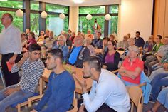 Viele ehrenamtliche Flüchtlingsbetreuer, Vertreter der Politik und Flüchtlinge waren ins Bugenhagenhaus gekommen, um ihre Unterstützung zu den Forderungen zu signalisieren