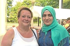Claudia Priewe (li.) und Yasmen Aladawi freuten sich über die gelungene Veranstaltung.