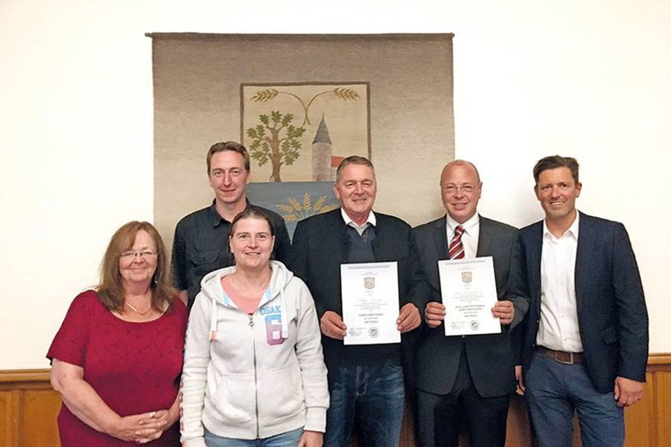 Der neue Dorfvorstand Ratekau mit Verwaltungschef Thomas Keller (r.): Marcel Kohl (v.l.), Claus Bruhn,  Jan Rühmling sowie Ute Steenbock (l.) und Susanne Hauswirth.