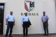 TSG-Betriebsleiter Verwaltung und Finanzen Lars Widder, Bürgervorsteher Heinz Bäker und Bürgermeister Mark Burmeister (v. lks.) trafen sich zum Gespräch mit dem reporter.