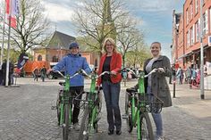 Radverkehrsbeauftragter Wolfgang Hohmeyer, Bürgermeisterin Mira Radünzel und Stadtradeln-Koordinatorin Lara Lohreit werben um weitere rüstige Radler und Teilnehmer beim Stadtradeln 2023.