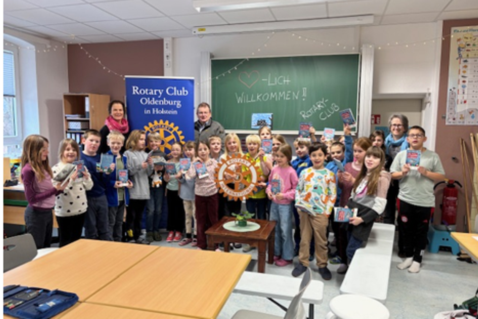 2 Klassen der Grundschule Landkirchen, Fehmarn zusammen mit Rotariern: Susanne Micheel-Sprenger, Uwe Lankau, Susanne Knees