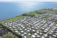 Campingplatz Am Hohen Ufer Pelzerhaken: Stellplätze mit Ostseeblick für Wohnmobil, Wohnwagen und Zelt direkt am Meer
