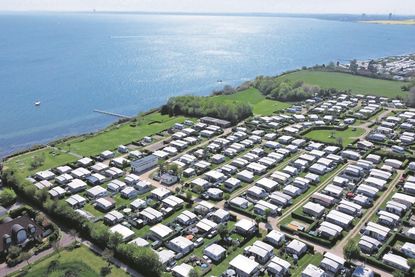 Campingplatz Am Hohen Ufer Pelzerhaken: Stellplätze mit Ostseeblick für Wohnmobil, Wohnwagen und Zelt direkt am Meer