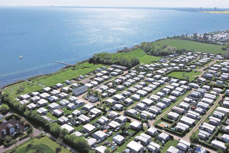 Campingplatz Am Hohen Ufer Pelzerhaken: Stellplätze mit Ostseeblick für Wohnmobil, Wohnwagen und Zelt direkt am Meer