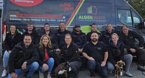Geschäftsführer Alexander Schröder mit seinem Team - verlässlich, professionell, norddeutsch ehrlich.