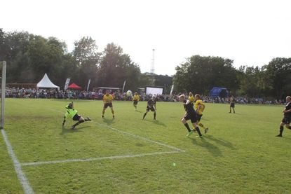 Ein Muss für jeden Fußballfan. Die Traditionsmannschaft von Borussia Dortmund, die Bundesliga All-Stars und die Gastro Kicker spielen beim 15. Benefiz-Turnier für krebskranke Kinder.
