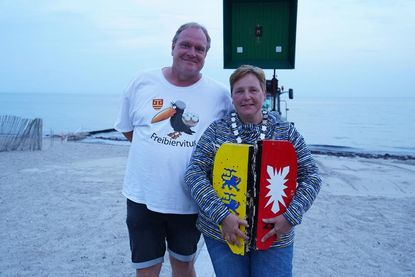 Königin Judith Schröder konnte es gar nicht glauben. Ihr Partner Michael Ternes zählte zu den ersten Gratulanten.