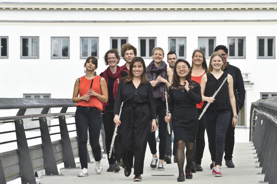 Die jungen Musikerinnen und Musiker musizieren in Malente.