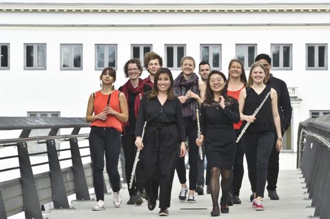 Die jungen Musikerinnen und Musiker musizieren in Malente.