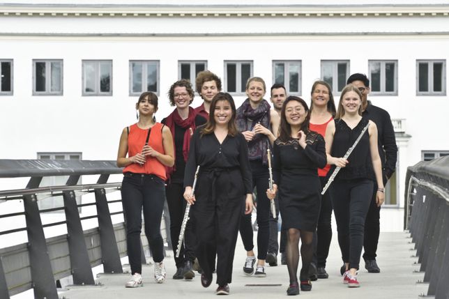 Die jungen Musikerinnen und Musiker musizieren in Malente.