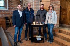 Dirk Vowe (Vorsitzender Förderverein), Karsten Kuchel (H.F. Meyer Metallbau), Pastor Friedemann Holmer und Bärbel Vowe (Kirchengemeinde) (v. lks.).