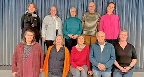 Wilfried Kamolz (untere Reihe) mit seinem Chor freut sich auf viele neue Sängerinnen und Sänger. Bringen Sie einfach Freude an der Musik mit, alles andere wird erlernt! Infos bei Herrn Kamolz unter der Handy-Nummer 0151-56658326.