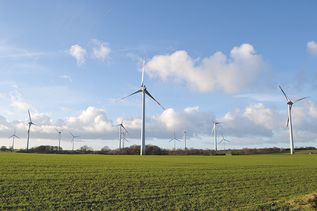 Neuer Windparkbetreiber stellte sich vor: Gemeindevertretung Stockelsdorf bleibt kritisch