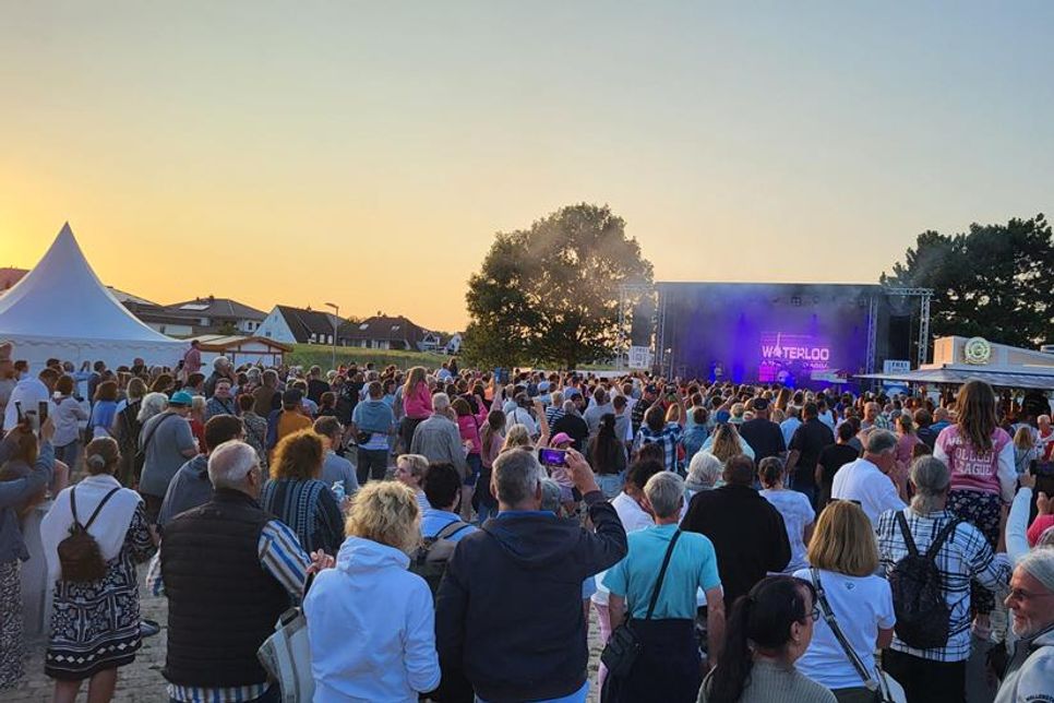 „Waterloo“ coverten die größten Hits von ABBA und füllten den Nystedplatz.