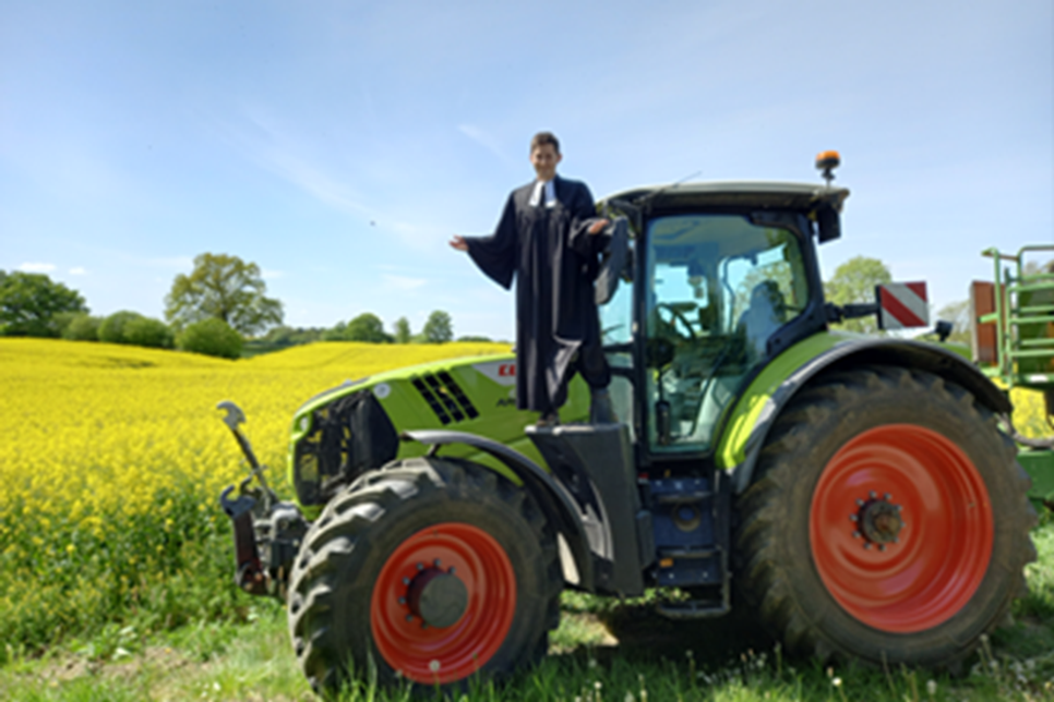 Der Treckergottesdienst wird als gemeinsamer Gottesdienst der Region Kirchspiel Bungsberg mit Pastor Pulsfort gefeiert.