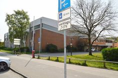 In der Ludwig-Jahn-Halle in Bad Schwartau findet die öffentliche Vorstellungs- und Diskussionsrunde der Kandidatinnen und Kandidaten für das Bürgermeisteramt statt.