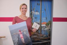 Leinwandfotos, Hochzeitseinladungen oder Tür-Aufkleber - Svenja Muchow von der „Druckerei Svenja Muchow“ druckt auch für Privatkunden in kleinster Auflage ab einem Exemplar.