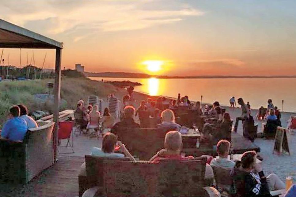 Der StrandKlub findet am kommenden Wochenende zum ersten Mal bei der „riff-Strandbar“ am Niendorfer Freistrand (Höhe Hafen) statt. (Foto: VA)