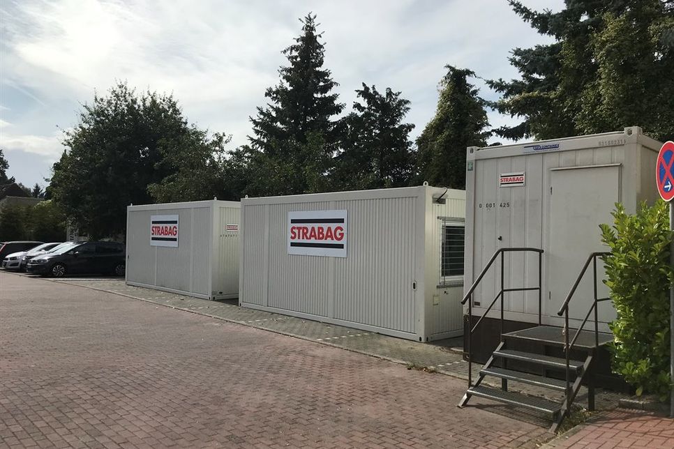 Die Baufirma hat sich auf dem Meiereigang-Parkplatz eingerichtet.