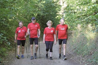 Die Schusterlauf-Organisatoren Joachim Uliczka, Christian und Erika Zabel, sowie Norbert Tietjens (v. l.) und Michael Kleerbaum (nicht im Bild) haben viel Spaß beim regelmäßigen Training in der Preetzer Feldmark.