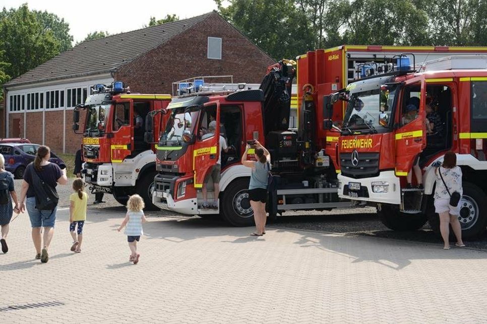 Hier konnte man am Steuer eines echten Feuerwehrautos sitzen.