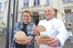 Jana und Hans-Peter Klausberger spenden in dieser Woche 50 Cent von jedem verkauften Dreikornbrot an ein Netzwerk syrischer Kleinbauern und -bäuerinnen.