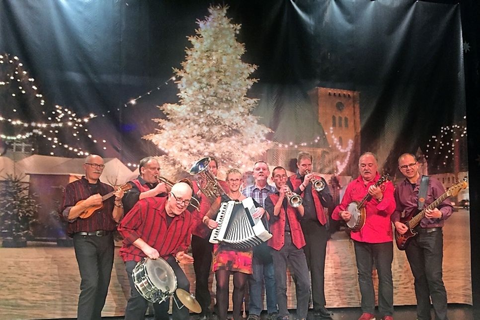 Timmerhorst und Heinrich Evers bescherten den Zuschauern einen schönen weihnachtlichen Abend.
