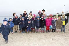 So wird Karola Buthmann in Erinnerung bleiben: inmitten „ihrer“ Kinder.