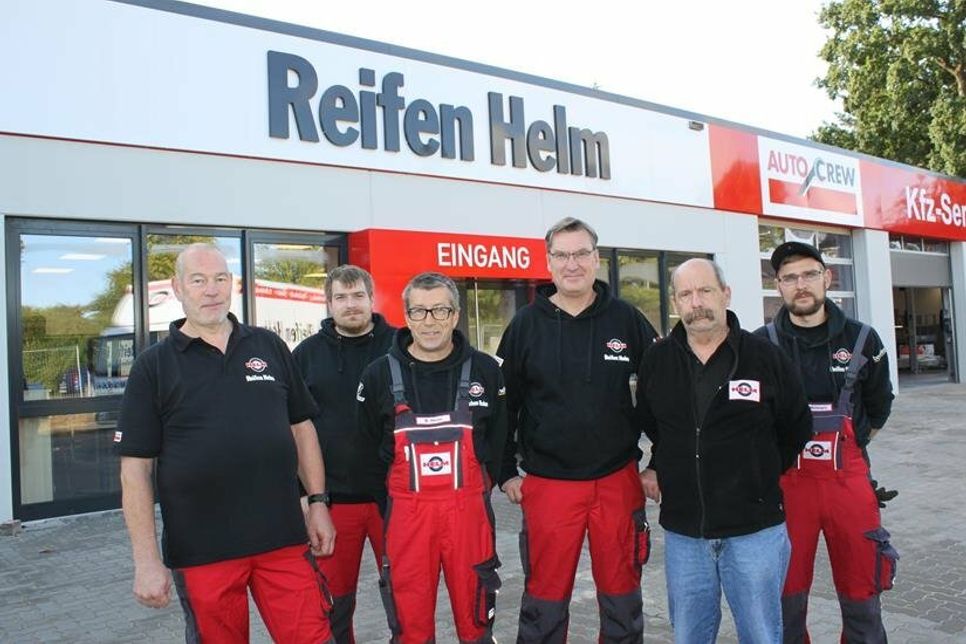 Das Team von Reifen Helm in Neustadt mit Niederlassungsleiter René Hermann, Jan-Hendrik Hesse, Michael Hesse, Hans-Herbert Rentzow, Jörg Paap und Marcel Mollmann (v. lks.).