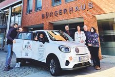 Dank regionaler Unternehmen: Gemeinde Scharbeutz erhält neues Elektrofahrzeug