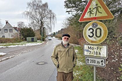 Günter Frehse fürchtet, dass auch mehr Verkehr durch Trent rollt. Die Grundschule, an der 2026 auch noch Baumaßnahmen anstehen, liegt direkt an einem möglichen Schleichweg.