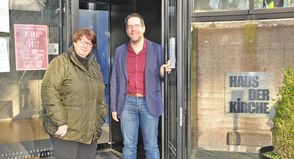 Sinkenden Mitgliederzahlen zum Trotz: Pastor Benjamin Pohlmann und Ursula Voigt sehen die Kirche in Schwentinental auf einem guten Weg.