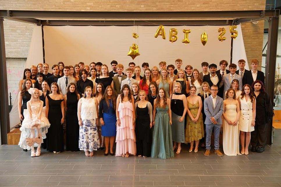 Abschlussjahrgang 2025 vom Küstengymnasium Neustadt.
