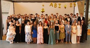 Abschlussjahrgang 2025 vom Küstengymnasium Neustadt.