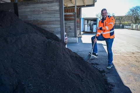 Bernd Jacobsen, Mitarbeiter auf dem ZVO-Recyclinghof.